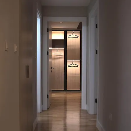 Апартаменти Diamond's New Royal In With Free Private Parking And Stunning Mountain Views Скоп'є