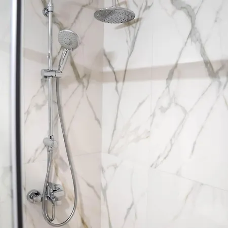 Diamond's New Royal In With Free Private Parking And Stunning Mountain Views *