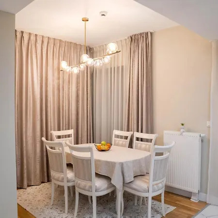 Diamond's New Royal In With Free Private Parking And Stunning Mountain Views