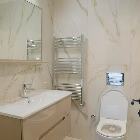 Diamond's New Royal In With Free Private Parking And Stunning Mountain Views *