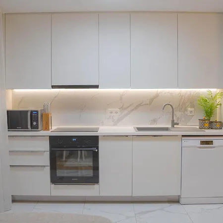 Daire Diamond's New Royal In With Free Private Parking And Stunning Mountain Views Üsküp