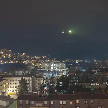 Apartment Diamond's New Royal In With Free Private Parking And Stunning Mountain Views