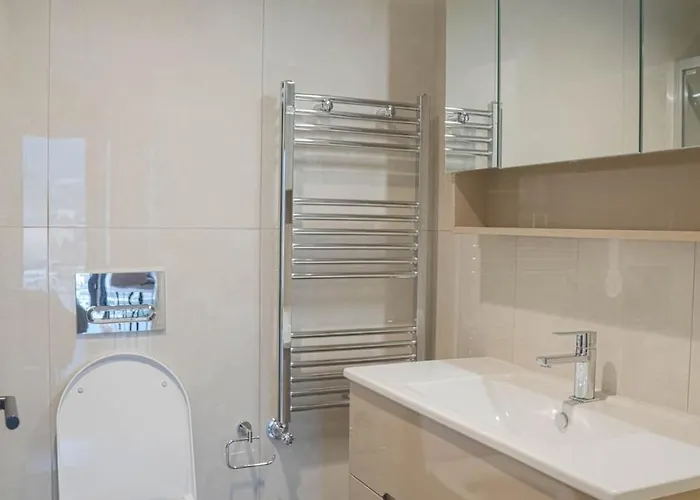 Апартаменты Diamond's New Royal In With Free Private Parking And Stunning Mountain Views