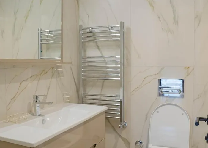 Diamond's New Royal In With Free Private Parking And Stunning Mountain Views *