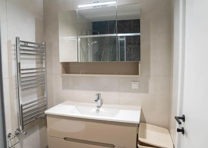 Апартаменты Diamond's New Royal In With Free Private Parking And Stunning Mountain Views *