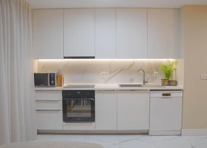 Апартаменты Diamond's New Royal In With Free Private Parking And Stunning Mountain Views Скопье