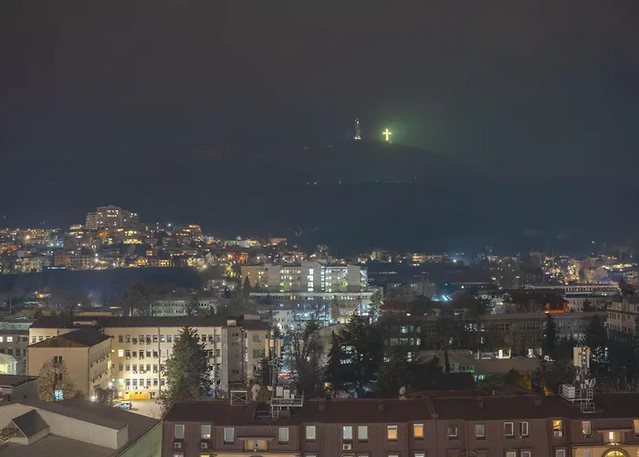 Апартаменты Diamond's New Royal In With Free Private Parking And Stunning Mountain Views